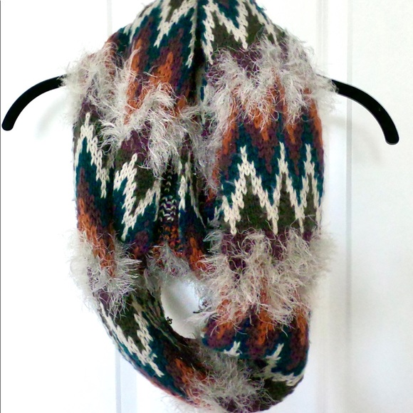 Buckle infinity scarf - Picture 1 of 2